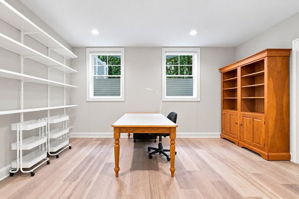 Flexible lower level space
