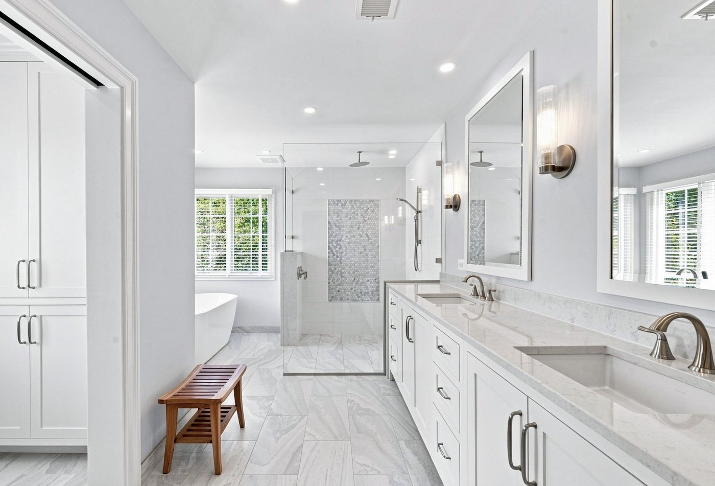 En suite bath with double vanity